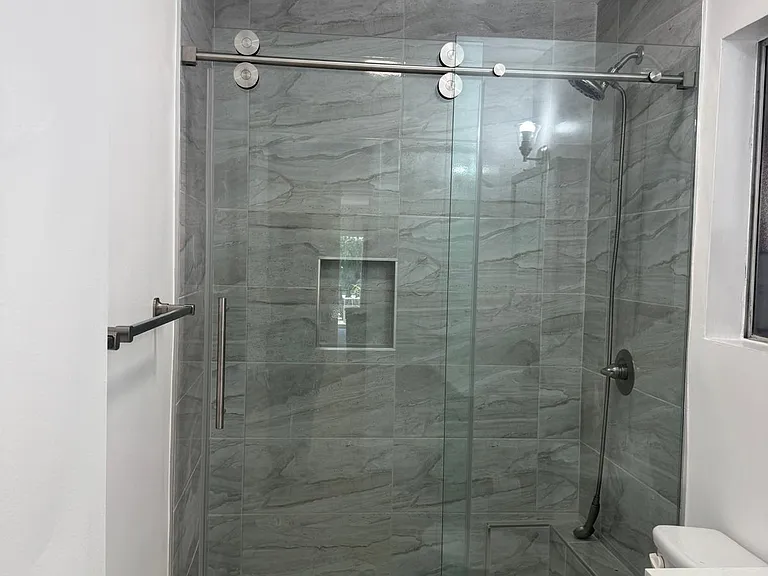 13401 Victory Blvd #4 — Photo 3