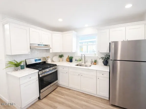 66 Bayshore Mobile Mnr, Hazlet, NJ 07734