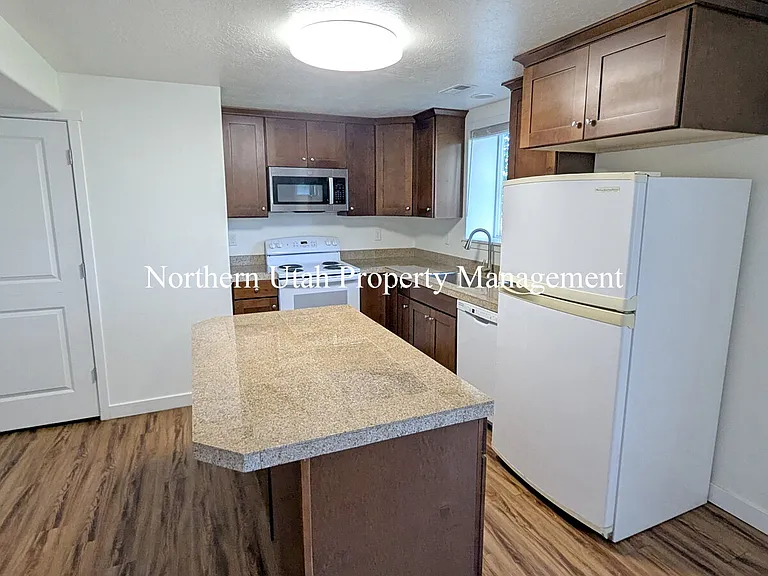 1290 N 200 W #2 — Photo 4