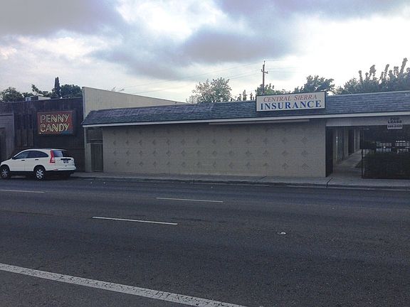 2nd image of 2818 N Blackstone Ave