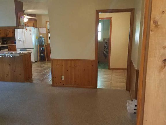 4th image of 409 Morse Ave