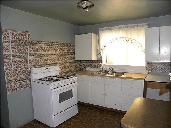 5th image of 212 N Ascarate St