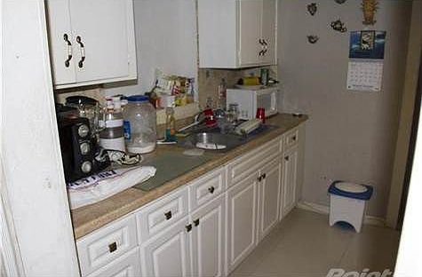 2nd image of 420 NE 15th St