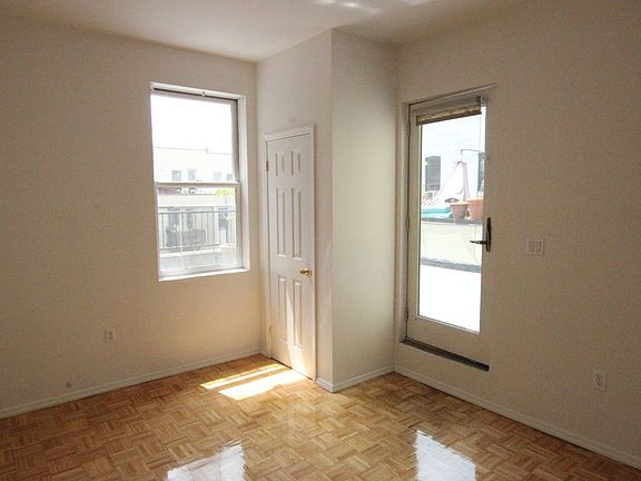 3rd image of 28 Maujer St APT 7