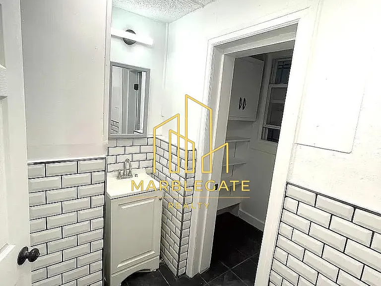 265 W Runyon St #11 — Photo 8