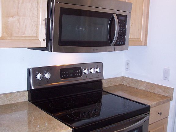 4th image of 2916 NE 8th Ter APT 101