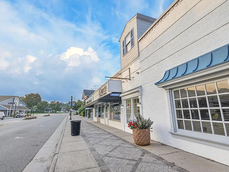 32 N Main St — Photo 3