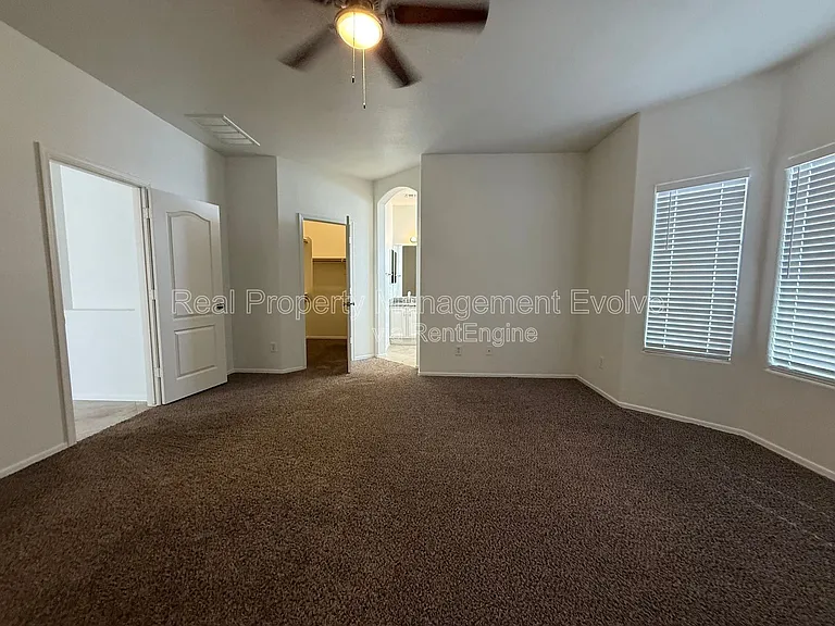 11913 W Jackson St — Photo 16