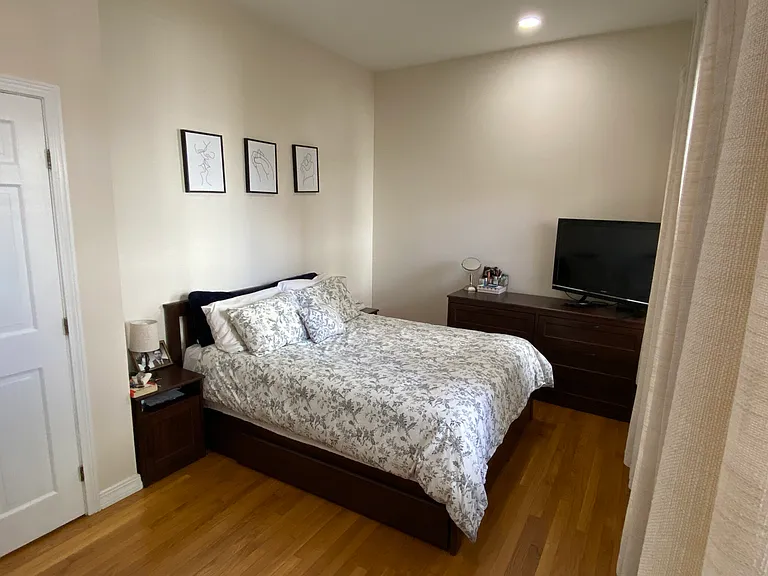 470 E 3rd St #1 — Photo 14