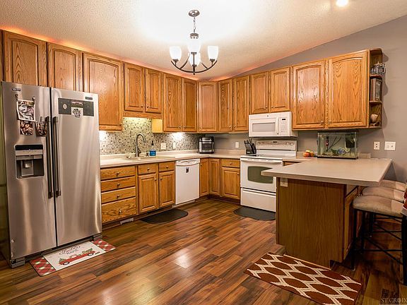 3rd image of 605 Meadows Dr