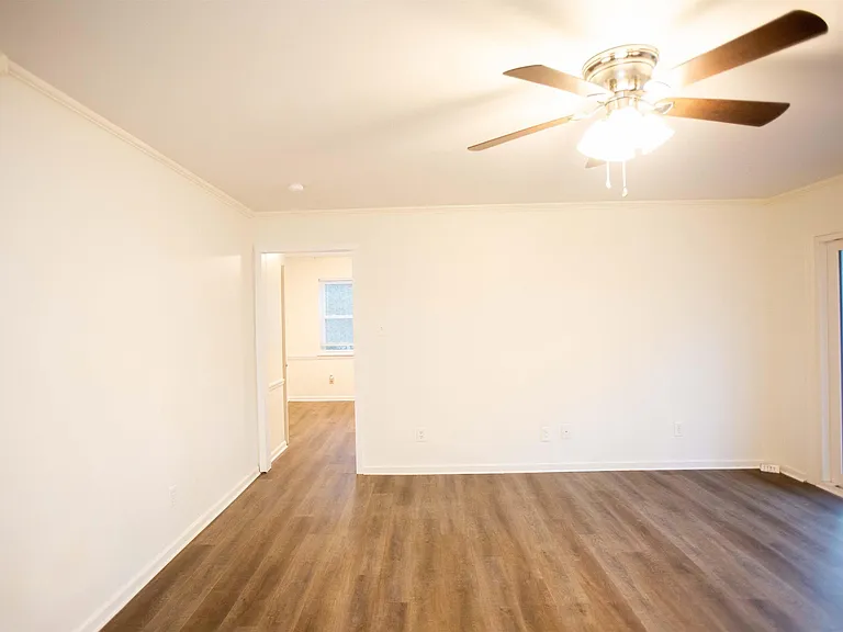 1506 Alberta Dr — Photo 8