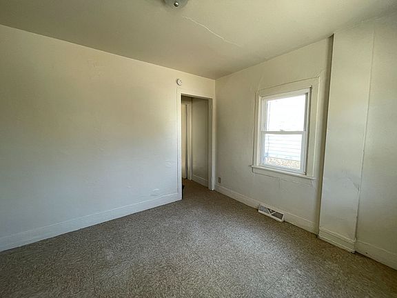 5th image of 207 Pine St S #213