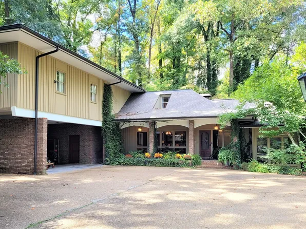 959 Ridgeway Dr, Alexander City, AL 35010