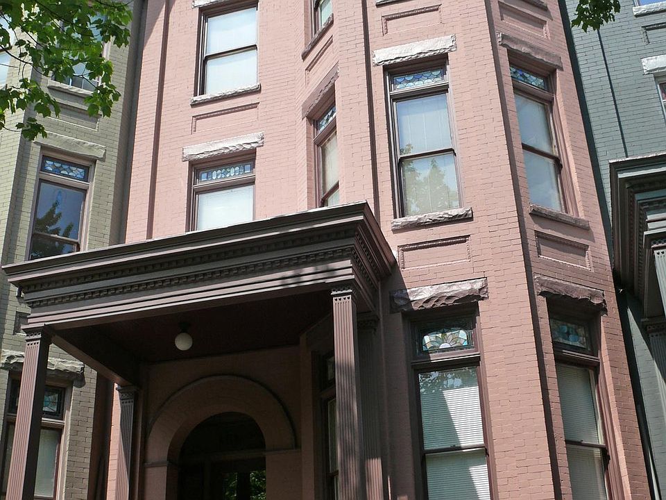 Front view of 1612 West Grace Street