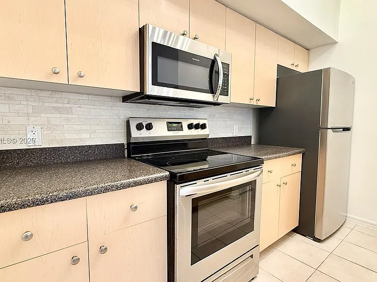 4220 San Marino Blvd #303 — Photo 8
