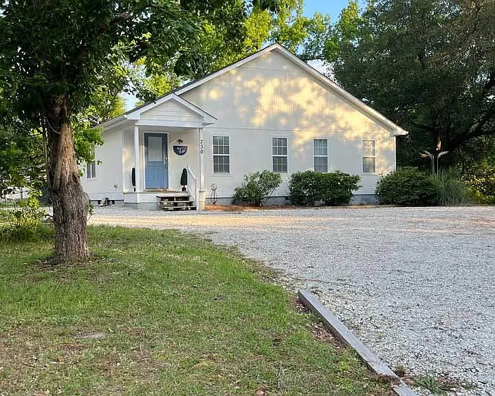 230 Pages Creek Dr — Photo 1