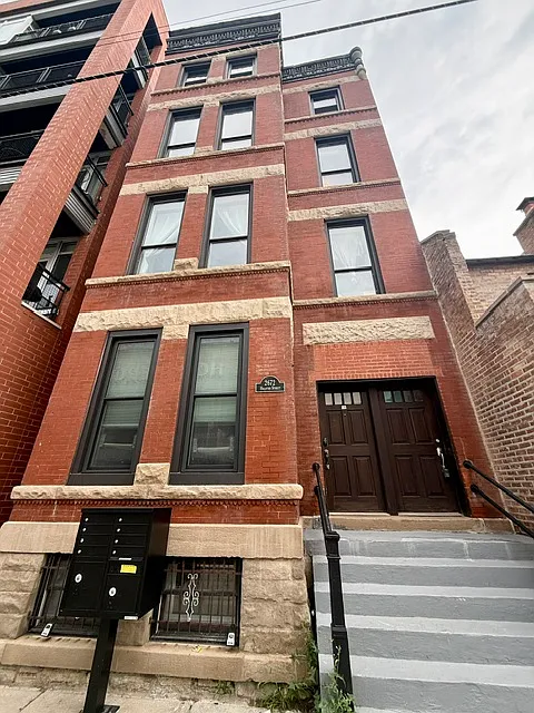 2672 N Halsted St #1E