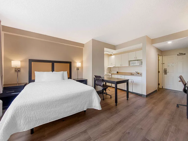 Studio Suite - 1 Queen Bed