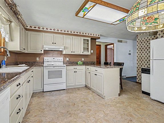 3rd image of 1347 Ferry St