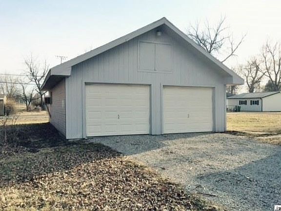 2nd image of 307 E Railroad Ave