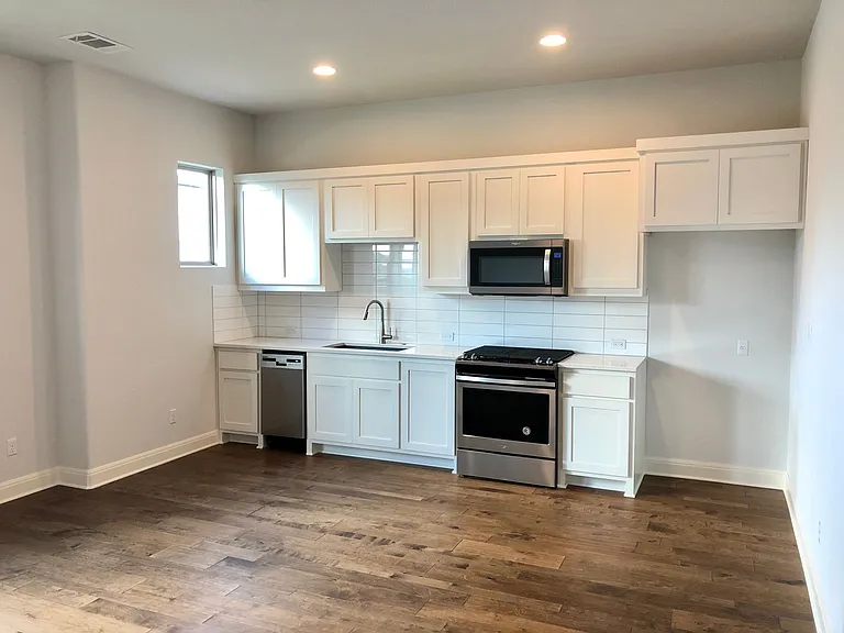 1920 Murano Ln — Photo 18