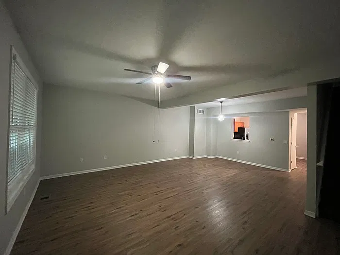3 bed, 2.5 bath, 1800 sqft, $1,795 — Photo 4
