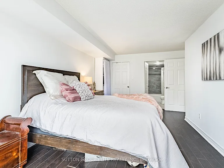 2091 Hurontario St #307 — Photo 34