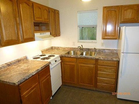 4th image of 660 NW 20th Ave