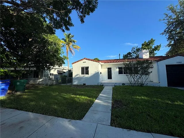 2250 SW 21st St — Photo 2