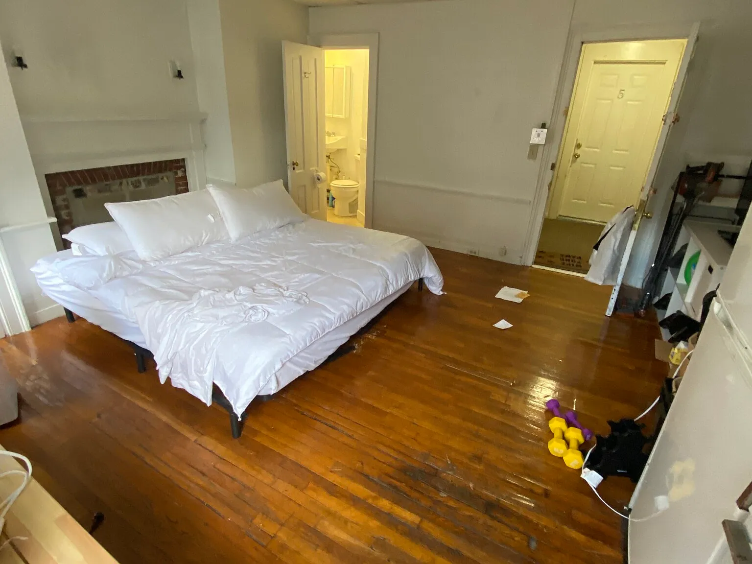 Studio, 400 sqft, $2,700 — Photo 4