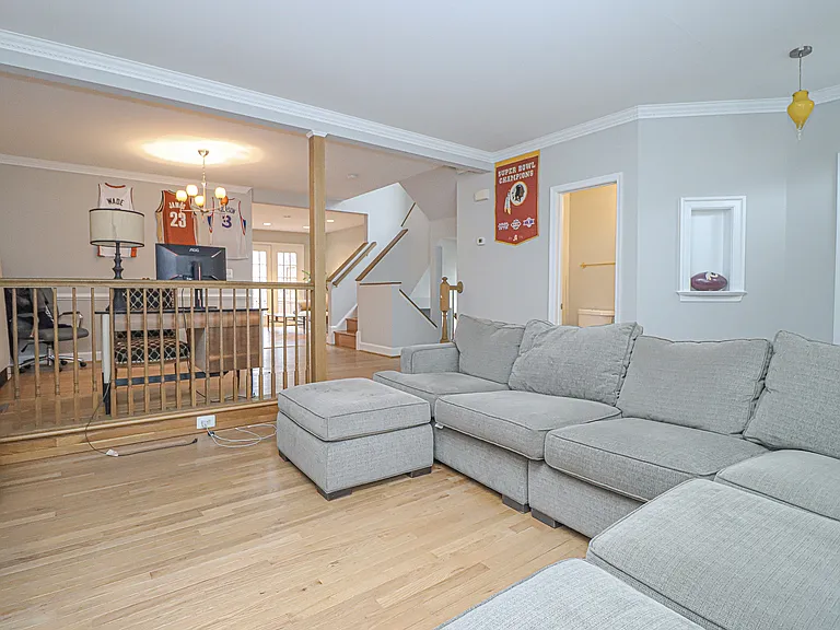3900 Kathryn Jean Ct — Photo 2