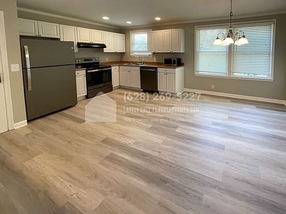 3rd image of 669 McPherson Dr #A