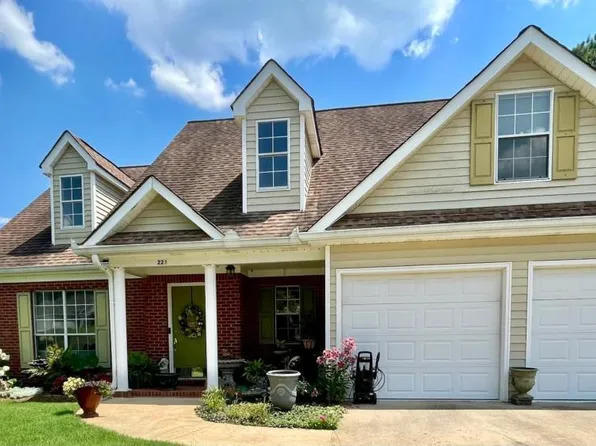 221 Turtle Cv, Carrollton, GA 30116