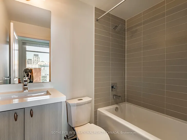 105 George St #713 — Photo 28