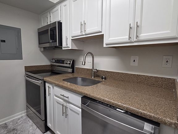 5th image of 3820 V St SE