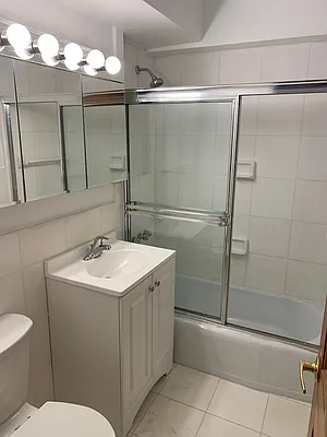 Rented by Carlyle Property Management | media 8