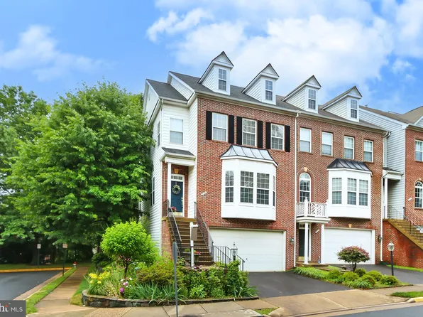 2940 Langdon Gate Dr, Fairfax, VA 22031
