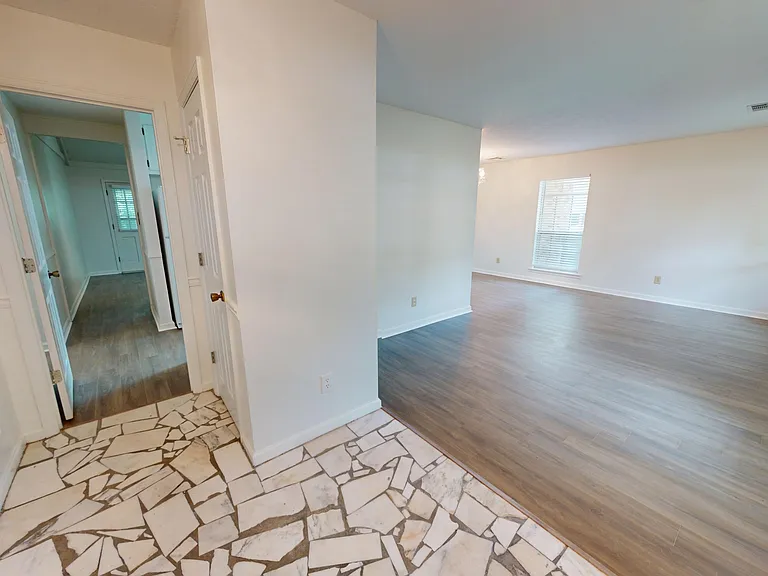 1212 Hillman St — Photo 3