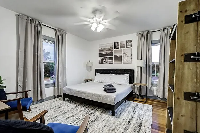 136 Phelps St #2