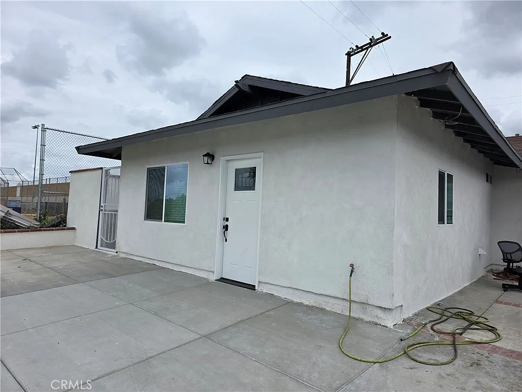 Building Photo - 9531 Mallard Ave
