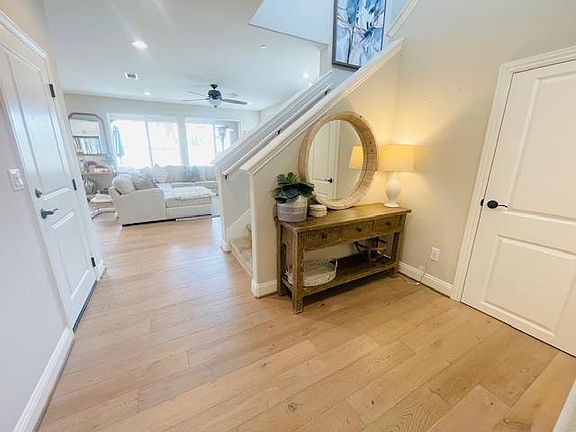 3rd image of 609 Agapanthus Way