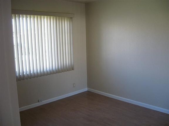 4th image of 1077 Southgate Ave