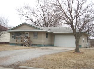 615 Nubia St, Cairo, NE 68824