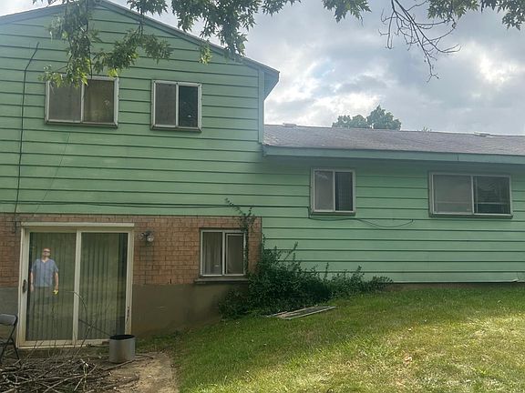 3rd image of 9756 Arvin Ave