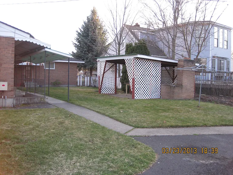 2625 E Mission Ave — Photo 14