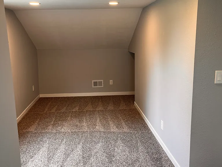 10936 Toledo St — Photo 14