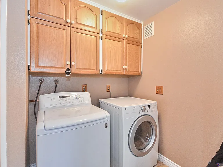7611 Adelanto Dr — Photo 16