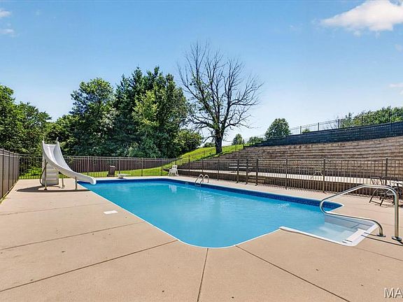 3rd image of 813 E Haven Dr