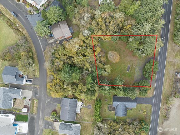 Estimated parcel outline of the double lot on Dolphin. >