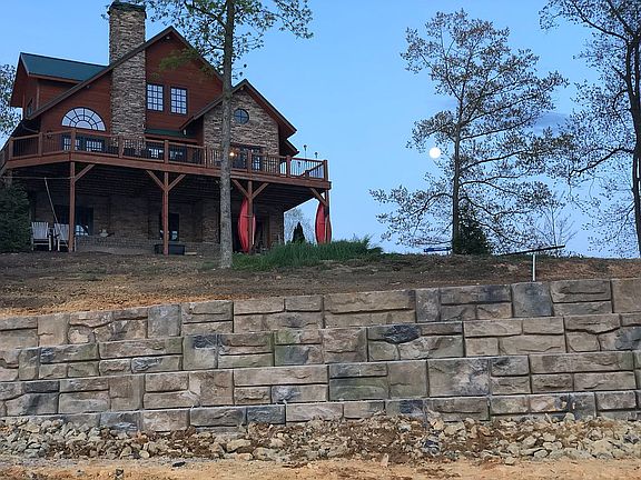 2nd image of 590 Bonnevista Dr